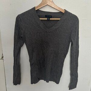 Tommy Hilfiger gray v-neck cable knit sweater, size small